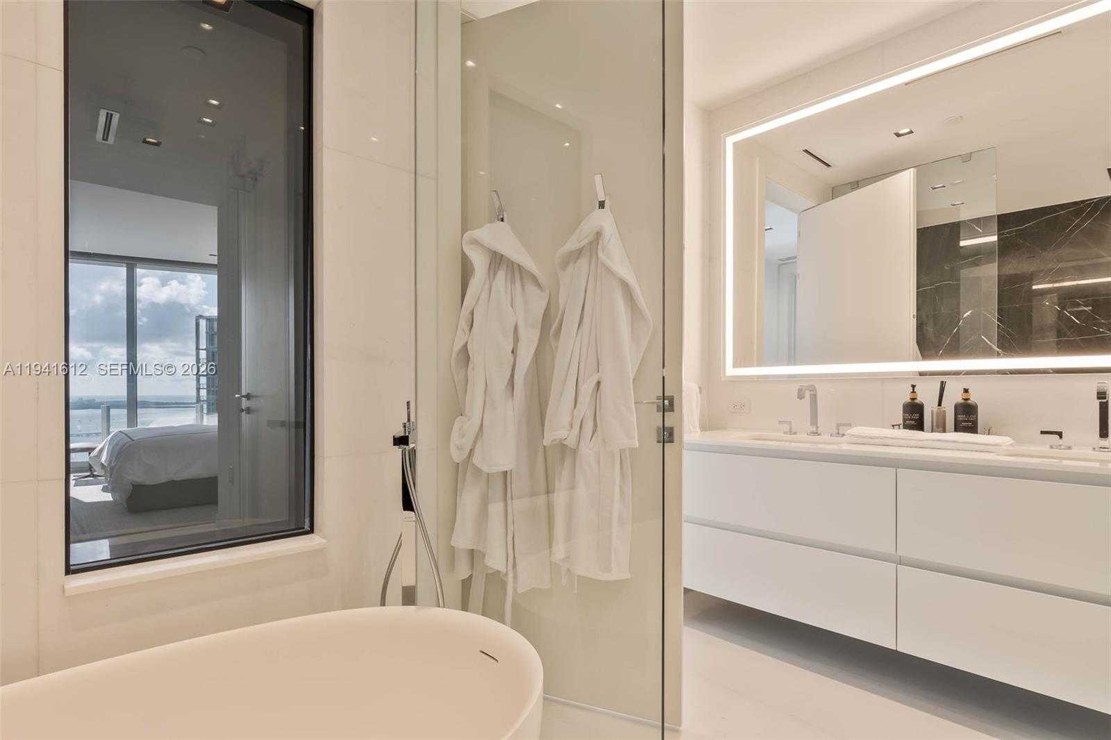 Small Image of 300 BISCAYNE BOULEVARD WAY #5105W, Miami Number 28