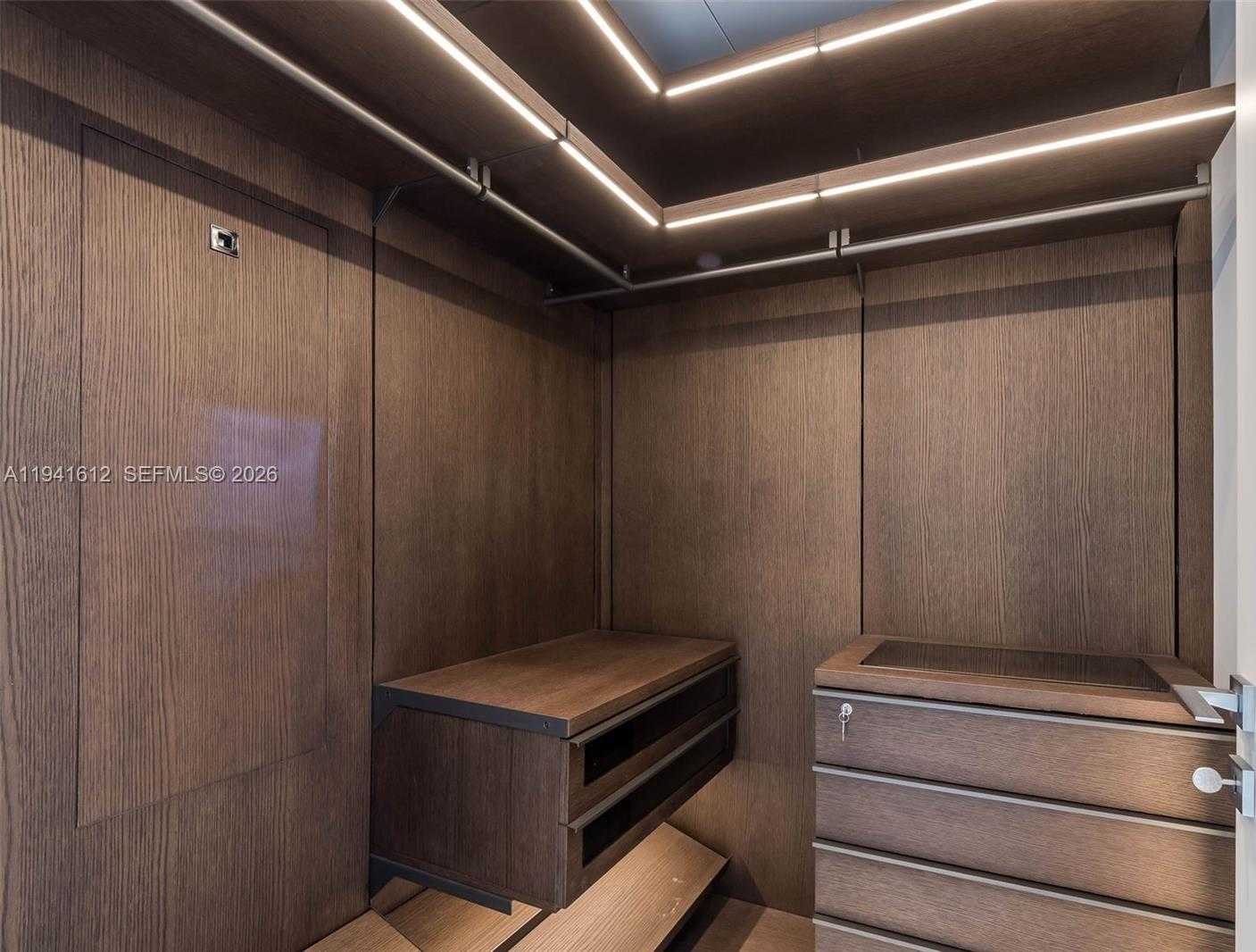 Small Image of 300 BISCAYNE BOULEVARD WAY #5105W, Miami Number 29