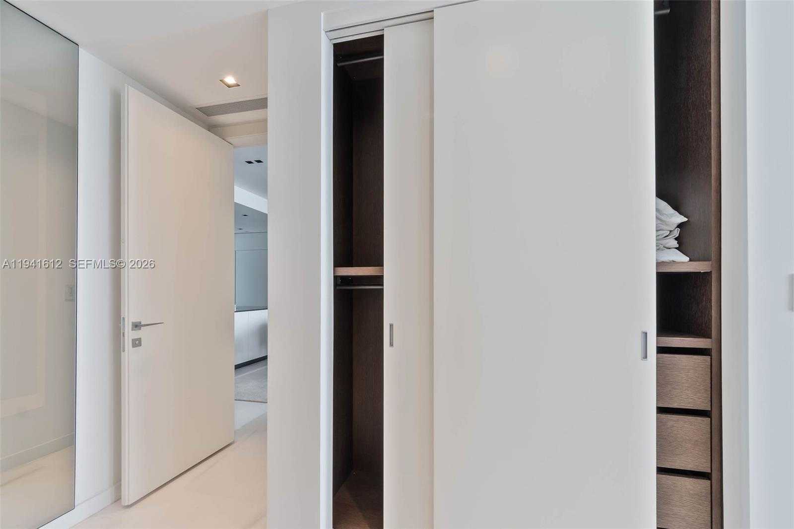 Small Image of 300 BISCAYNE BOULEVARD WAY #5105W, Miami Number 30