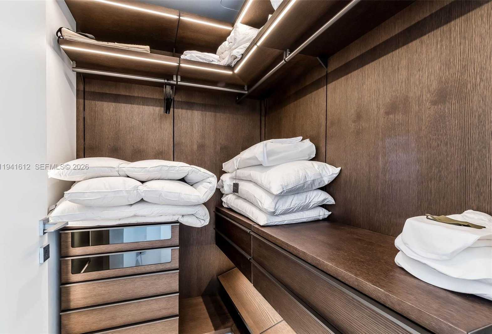 Small Image of 300 BISCAYNE BOULEVARD WAY #5105W, Miami Number 33