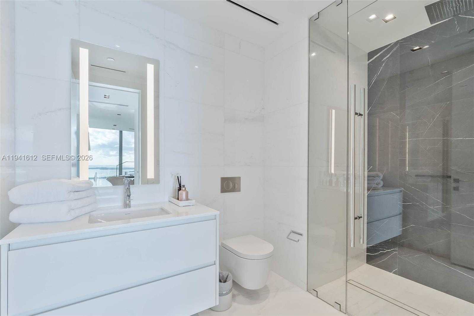 Small Image of 300 BISCAYNE BOULEVARD WAY #5105W, Miami Number 34