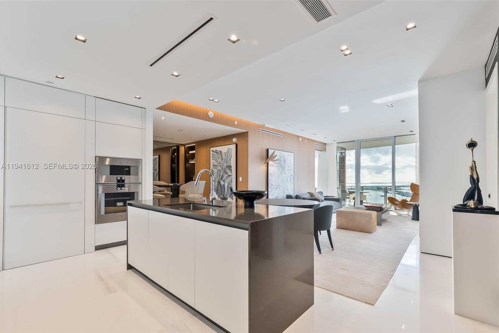 Small Image of 300 BISCAYNE BOULEVARD WAY #5105W, Miami Number 8