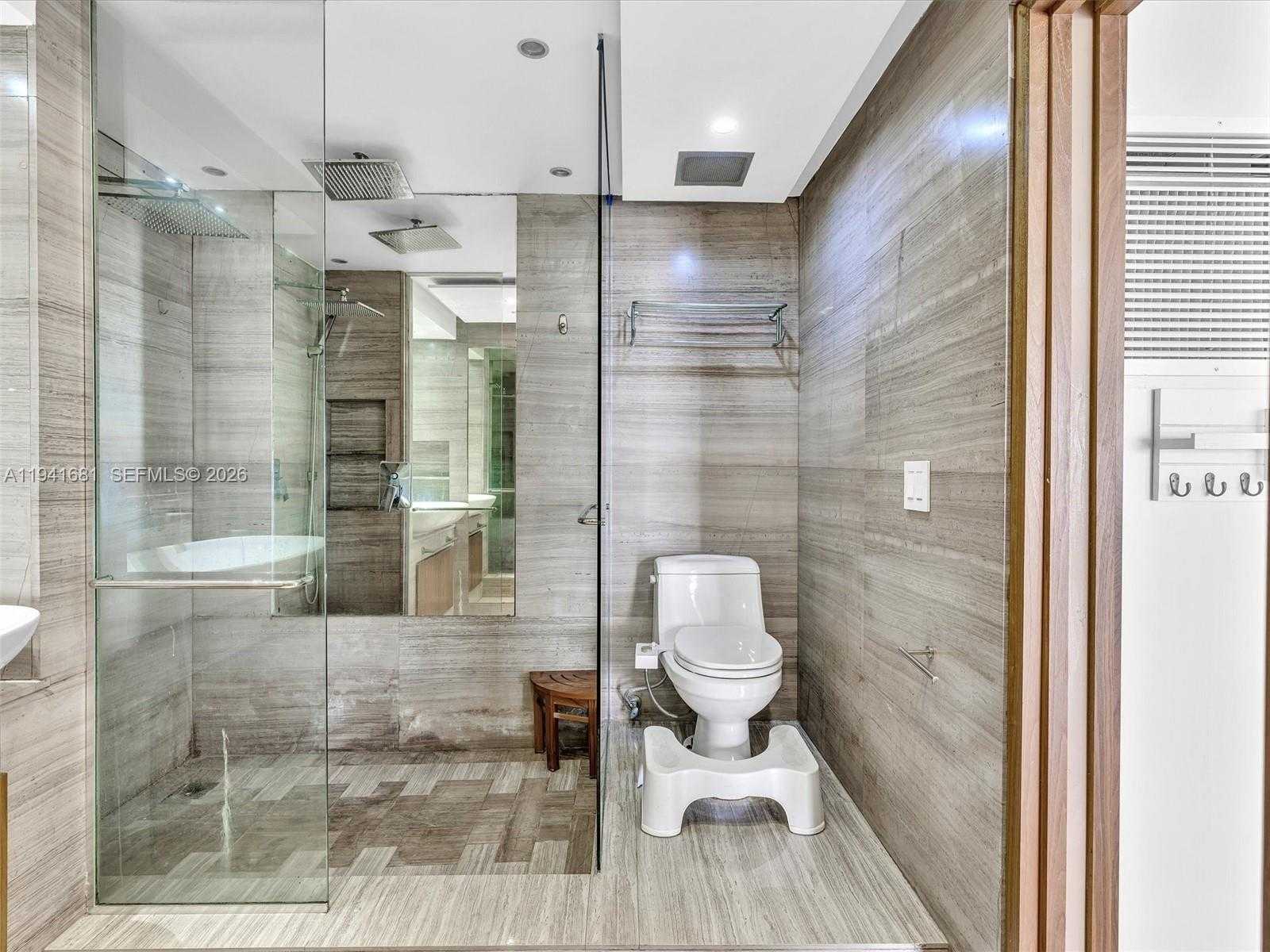 Small Image of 401 OCEAN DR #1103, Miami Beach Number 17