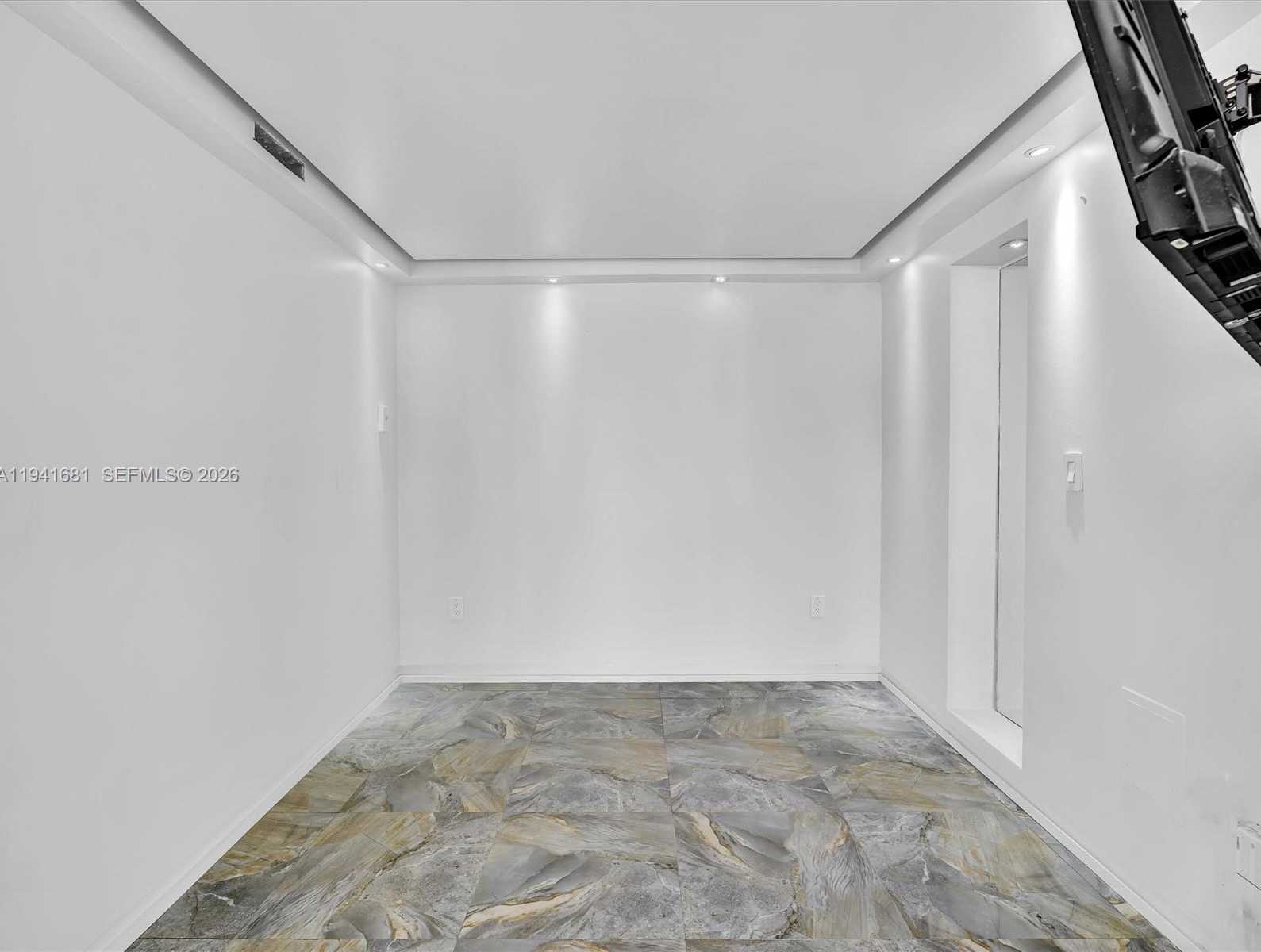 Small Image of 401 OCEAN DR #1103, Miami Beach Number 4