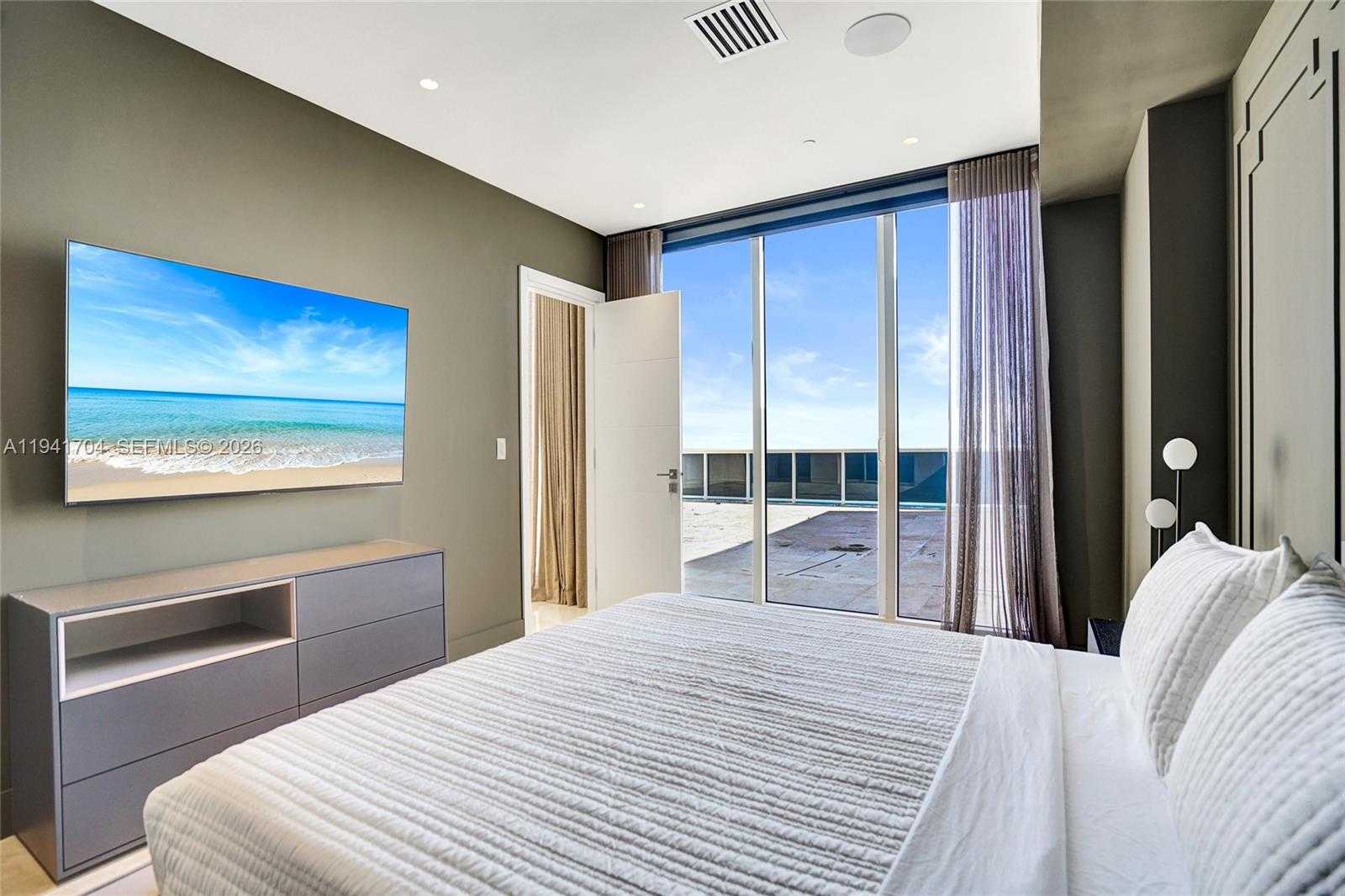 Small Image of 1800 SOUTH OCEAN DR #4403, Hallandale Beach Number 44