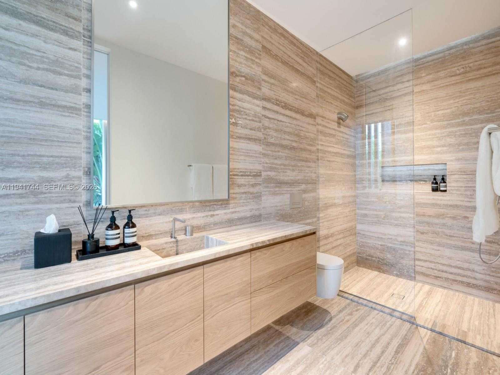 Small Image of 28 WEST DILIDO DR, Miami Beach Number 26