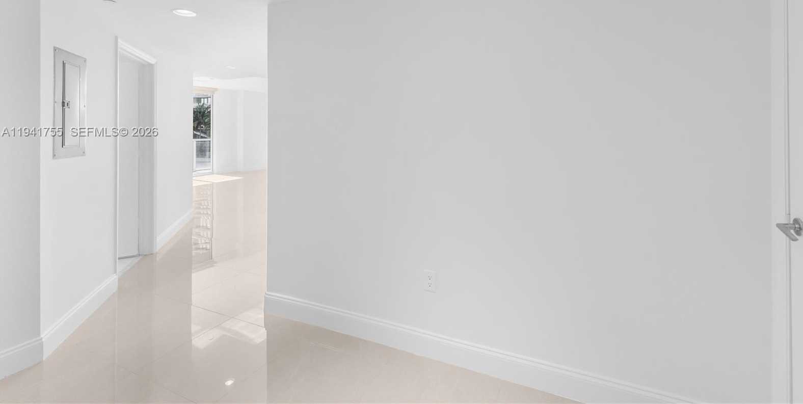 Small Image of 55 SOUTH EAST 6 ST #1202, Miami Number 4