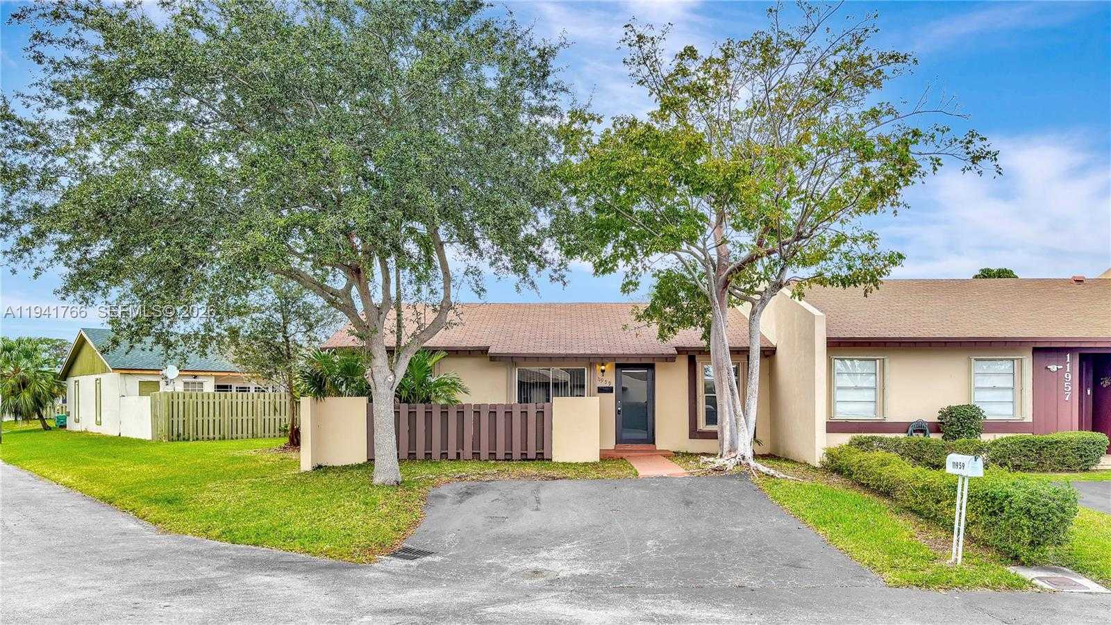 Small Image of 11959 SOUTH WEST 110TH ST CIR S, Miami Number 2