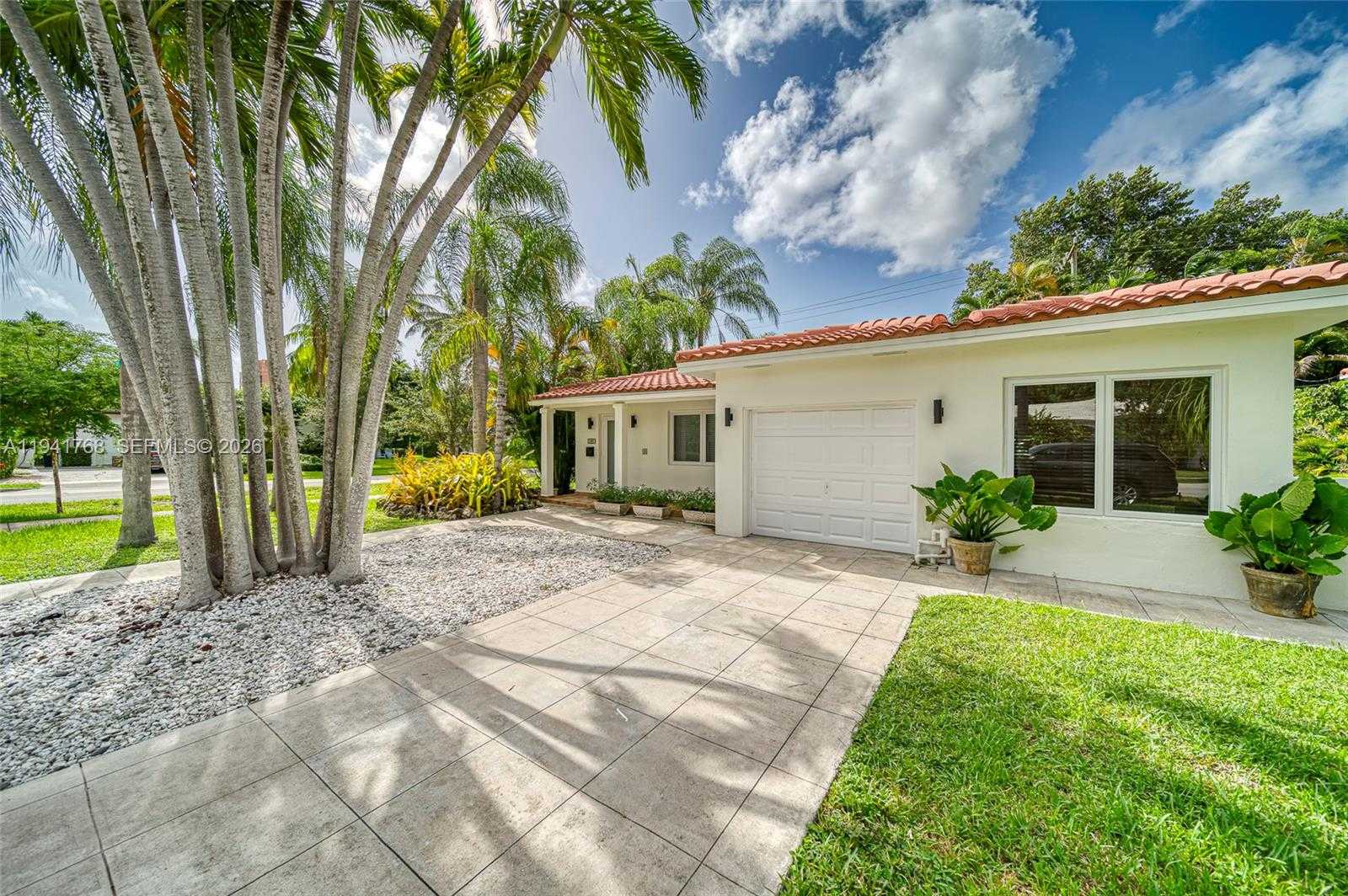 Small Image of 104 SANTANDER AVE, Coral Gables Number 2