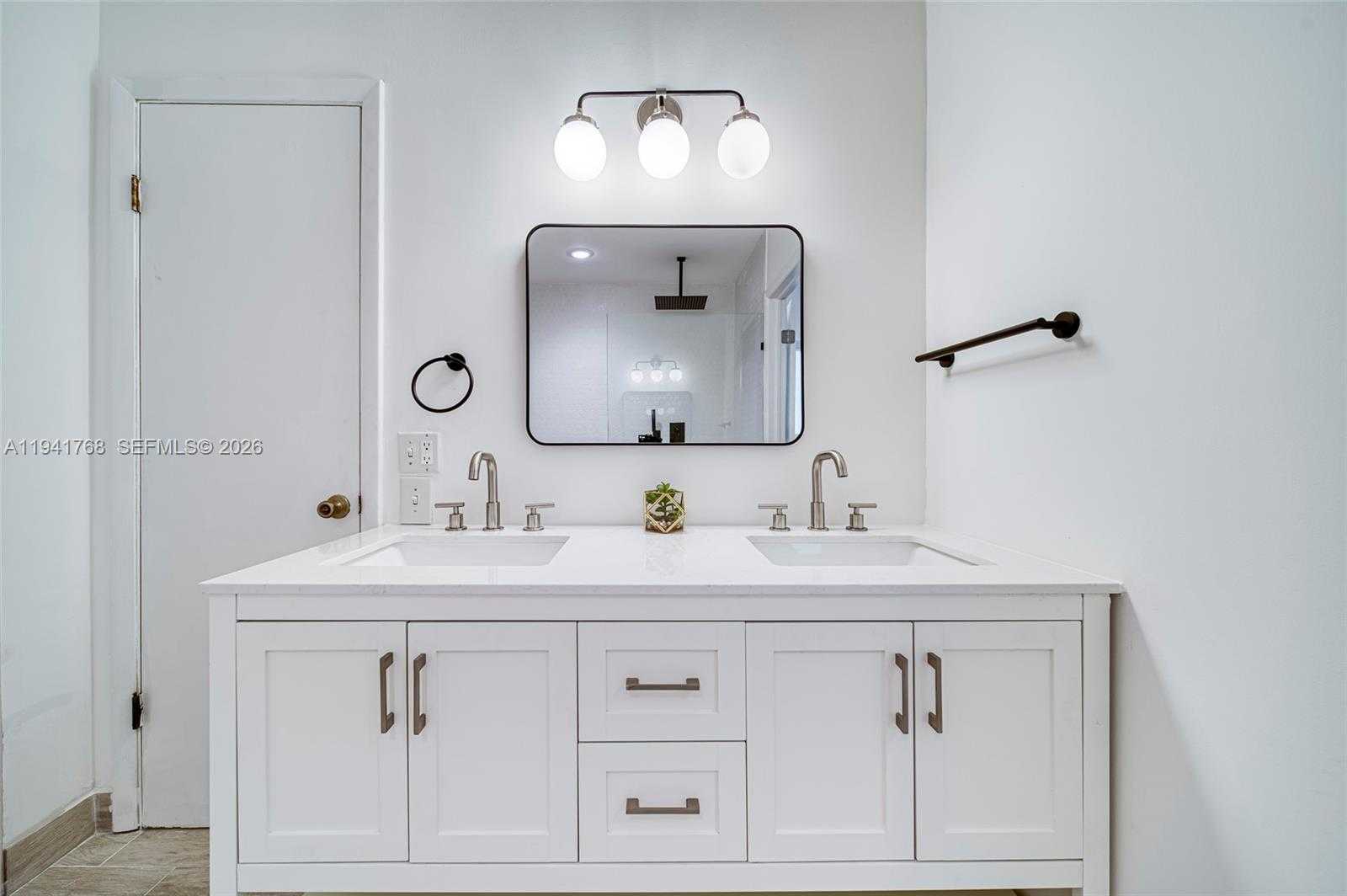 Small Image of 104 SANTANDER AVE, Coral Gables Number 27