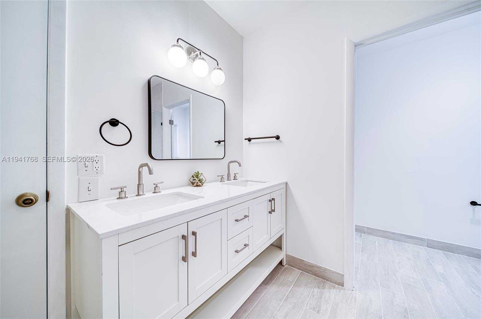 Small Image of 104 SANTANDER AVE, Coral Gables Number 29