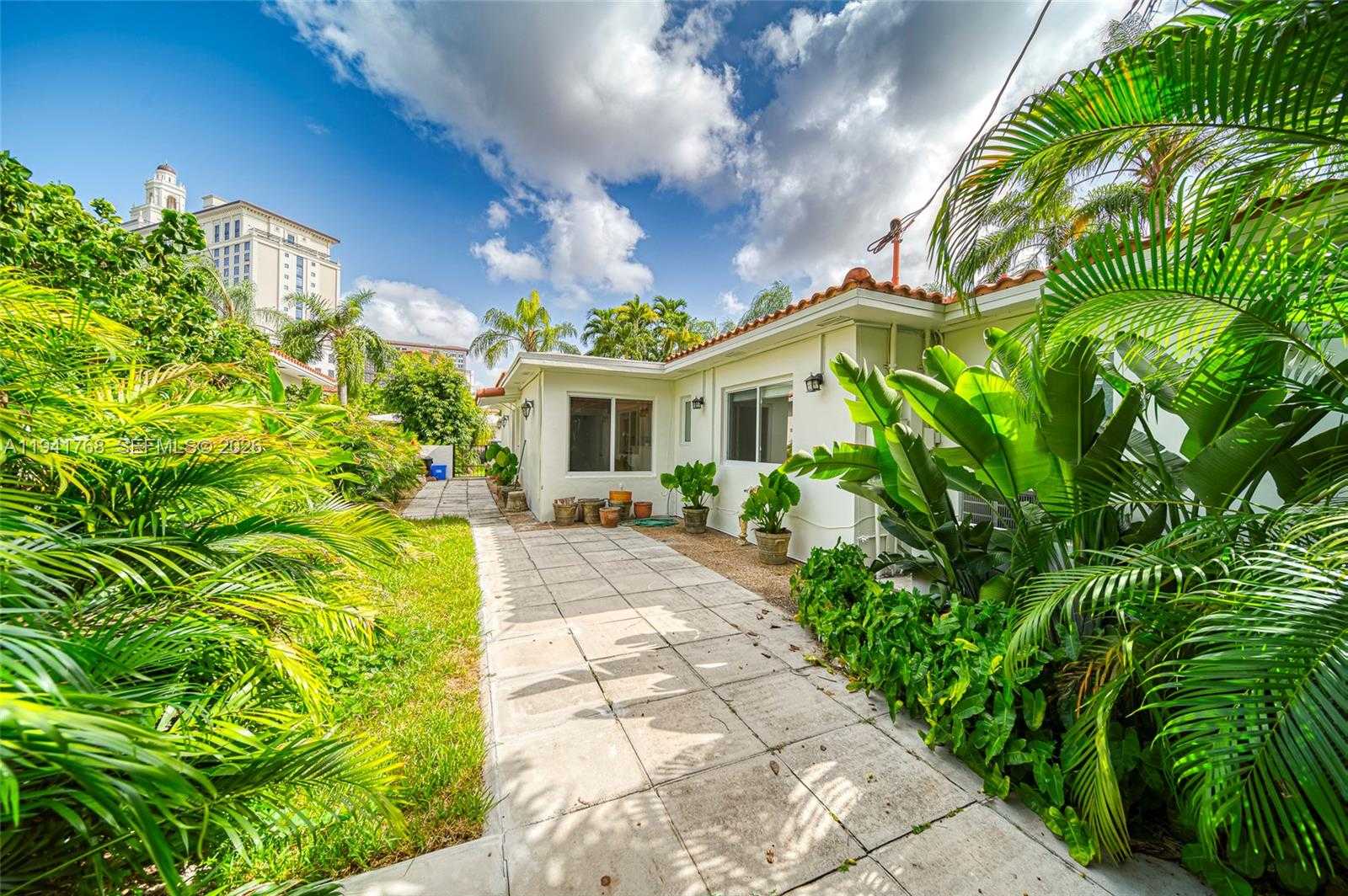 Small Image of 104 SANTANDER AVE, Coral Gables Number 32