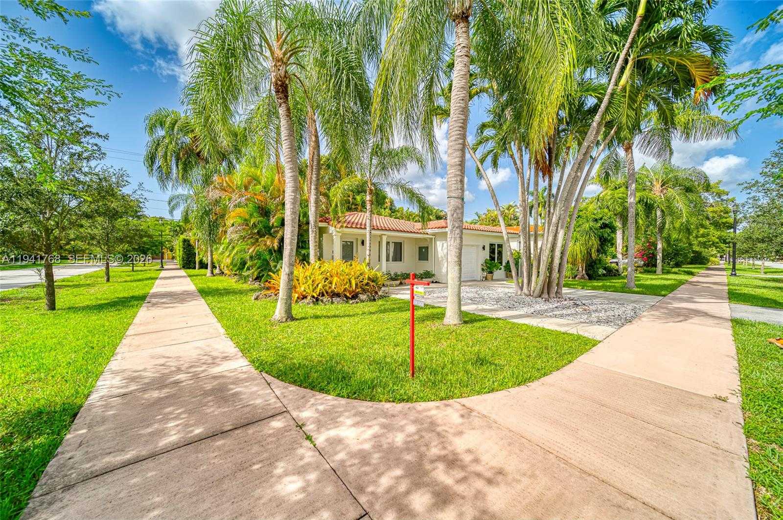 Small Image of 104 SANTANDER AVE, Coral Gables Number 4