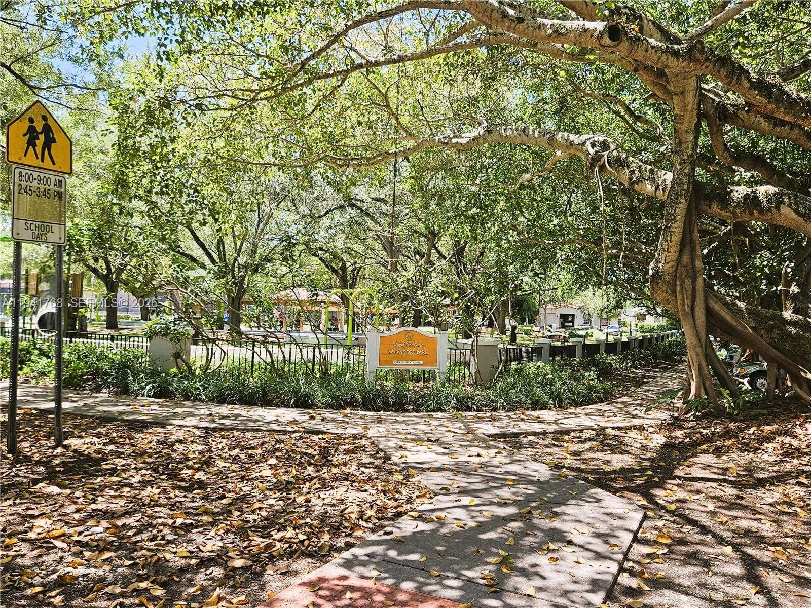 Small Image of 104 SANTANDER AVE, Coral Gables Number 44