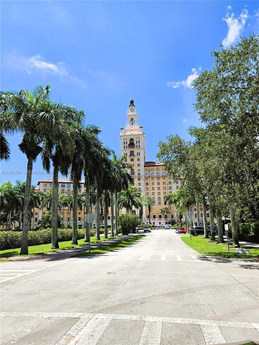 Small Image of 104 SANTANDER AVE, Coral Gables Number 45