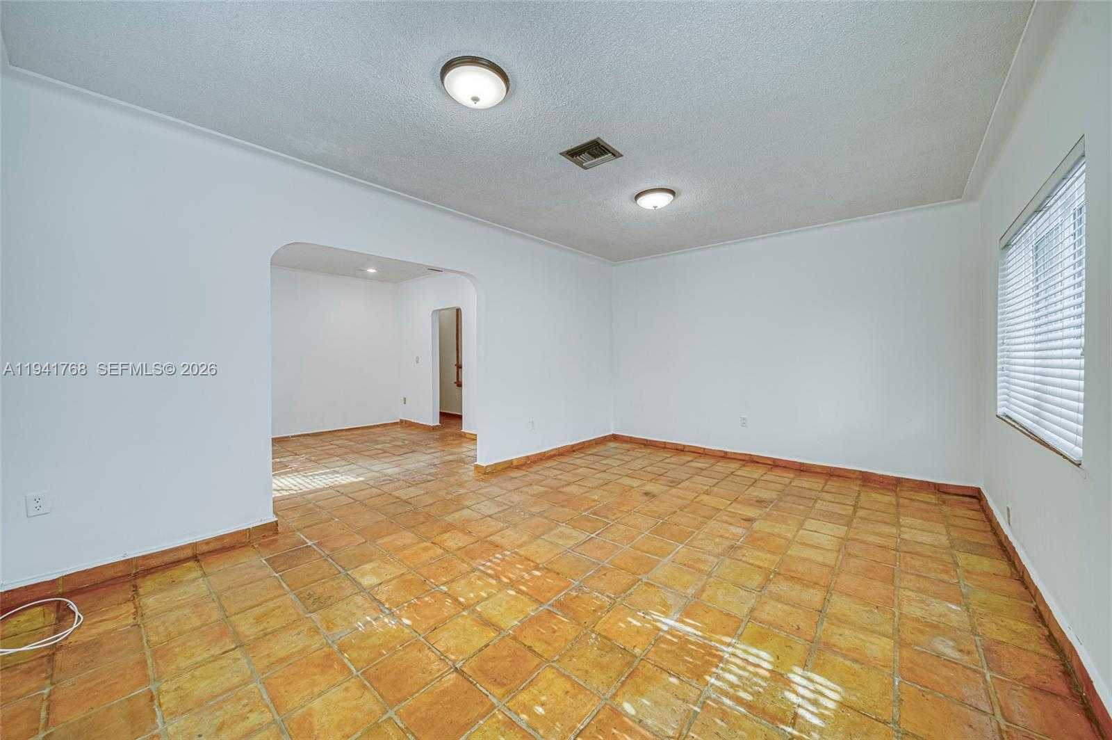 Small Image of 104 SANTANDER AVE, Coral Gables Number 7
