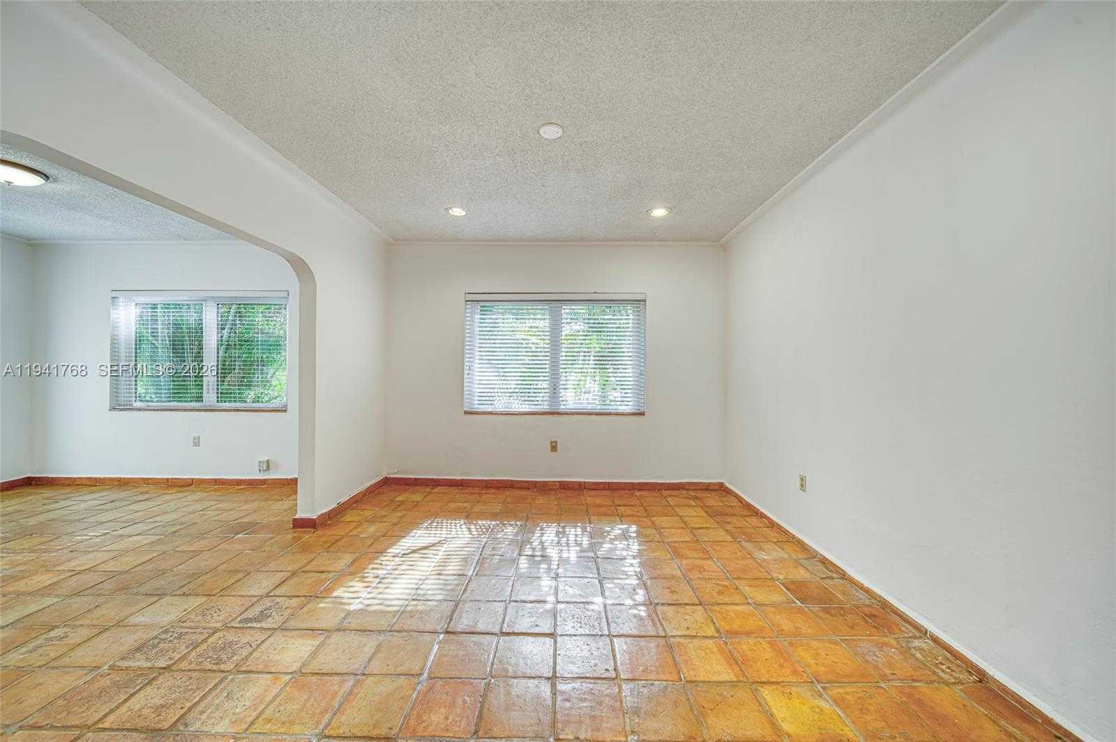 Small Image of 104 SANTANDER AVE, Coral Gables Number 9