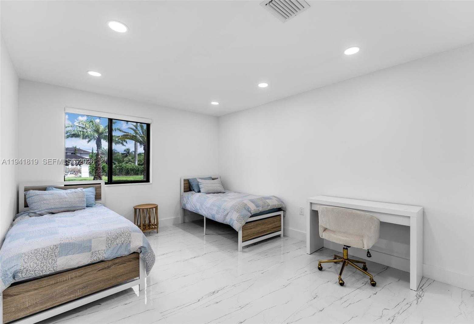 Small Image of 14300 SOUTH WEST 192ND ST, Miami Number 16