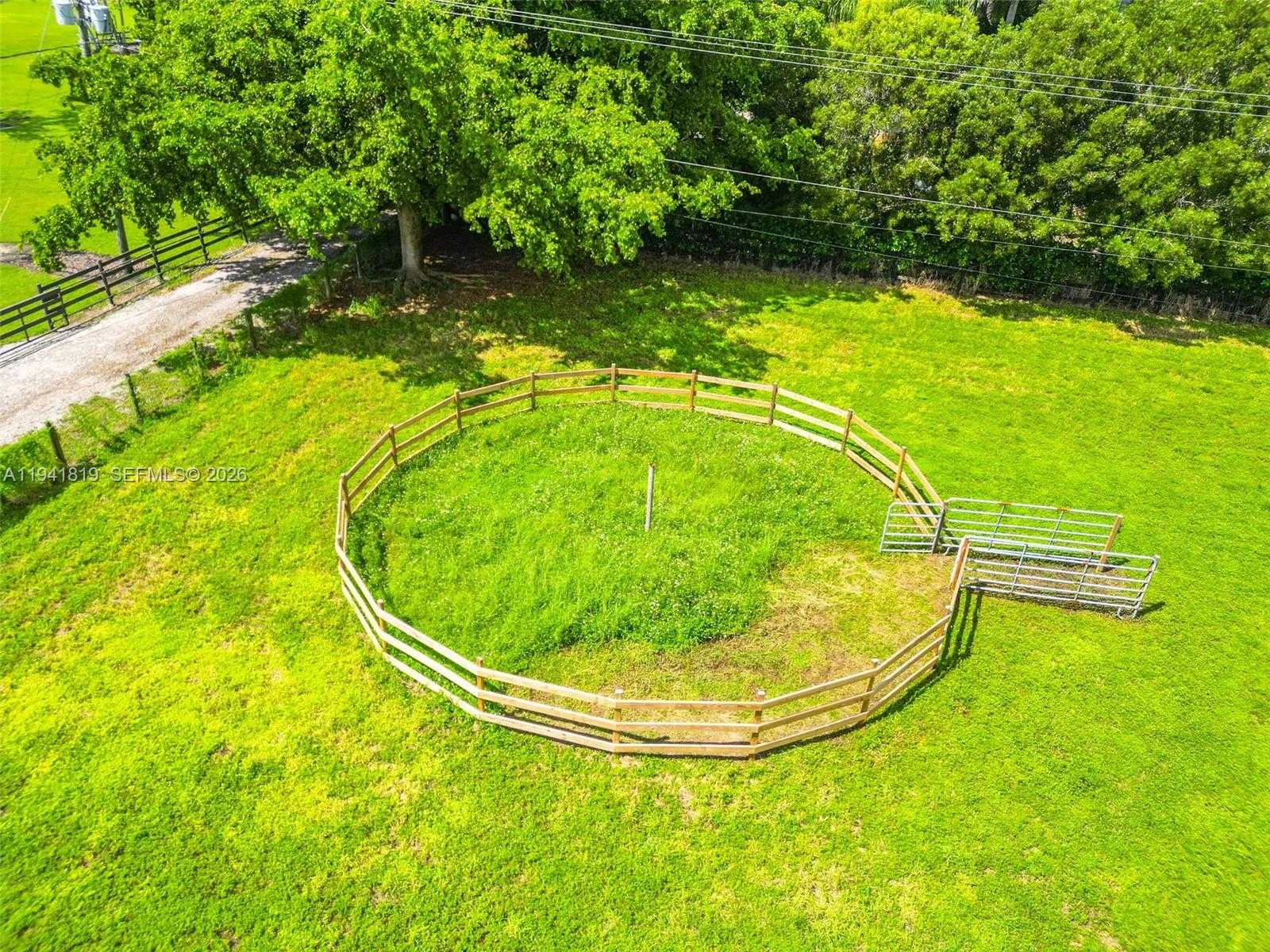 Small Image of 14300 SOUTH WEST 192ND ST, Miami Number 24