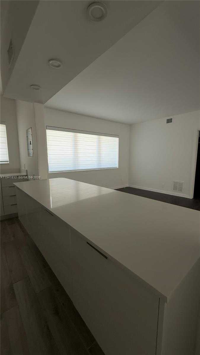 Small Image of 2000 SOUTH WEST 13TH ST, Miami Number 7