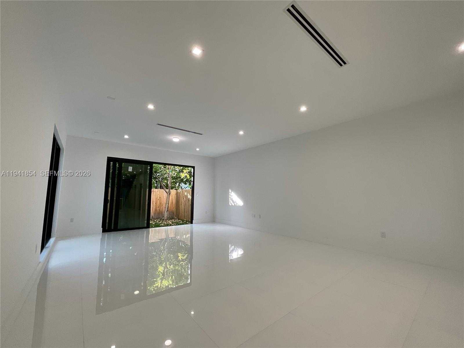 Small Image of 3376 PERRY FROW DR #A, Miami Number 21