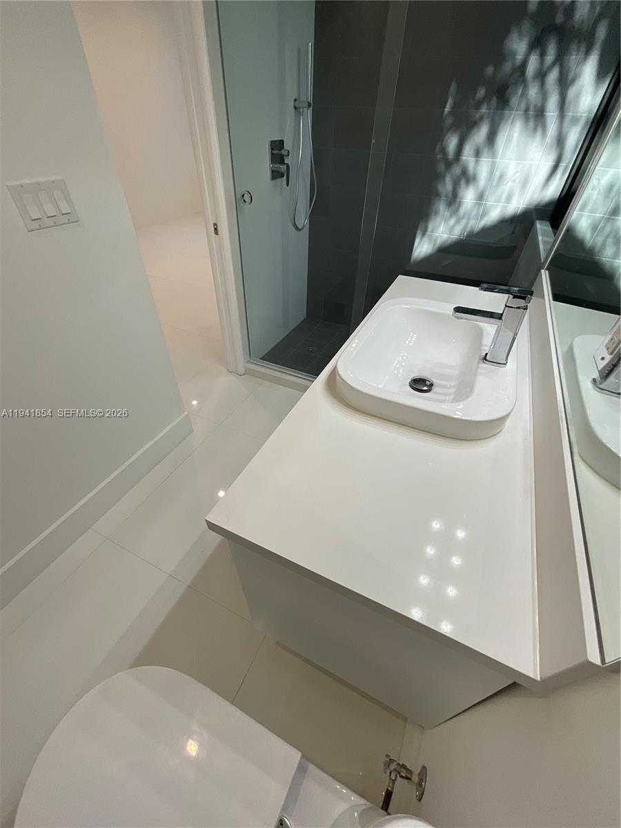 Small Image of 3376 PERRY FROW DR #A, Miami Number 7