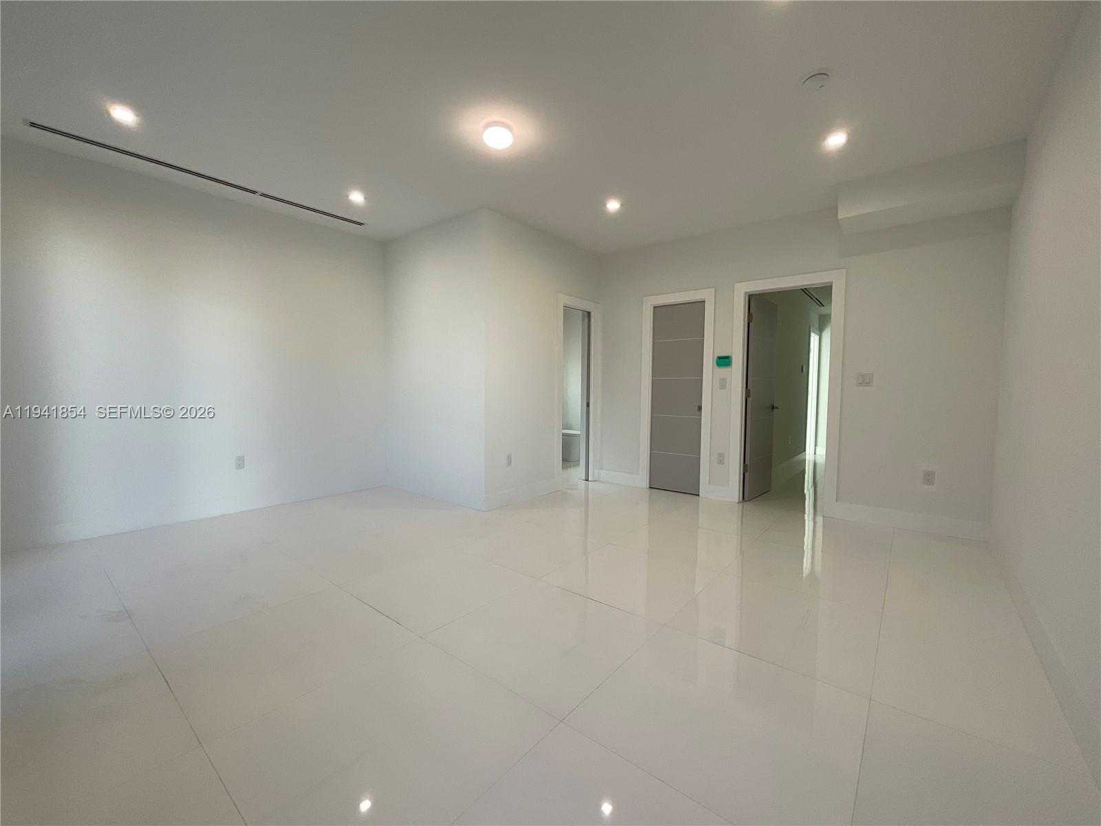 Small Image of 3376 PERRY FROW DR #A, Miami Number 9