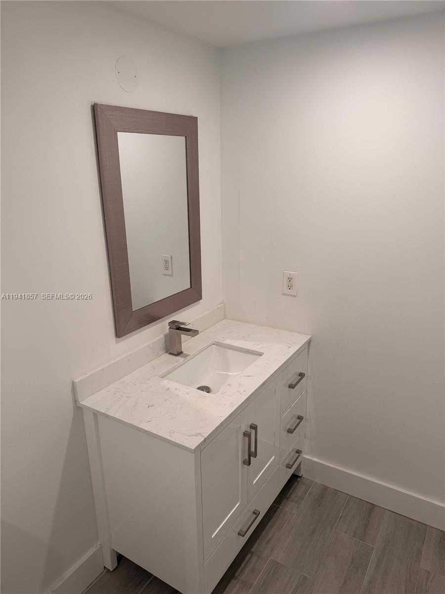 Small Image of 1250 SOUTH MIAMI AVE #1813, Miami Number 13