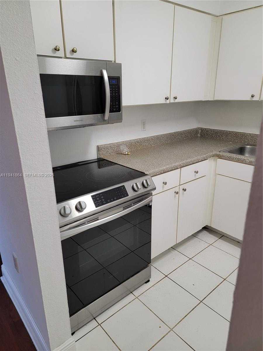 Small Image of 4804 NORTH WEST 79TH AVE #303, Doral Number 11