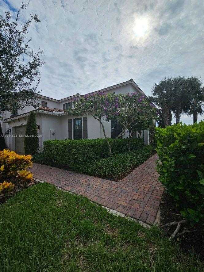 Small Image of 10226 AKENSIDE DR, Boca Raton Number 2