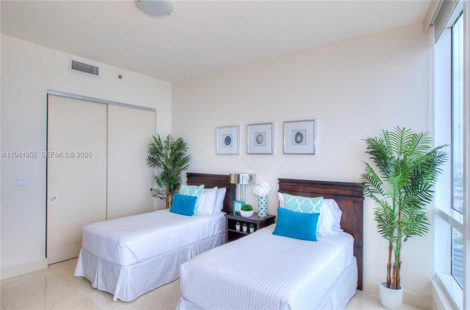 Small Image of 100 SOUTH POINTE DR #2507, Miami Beach Number 10