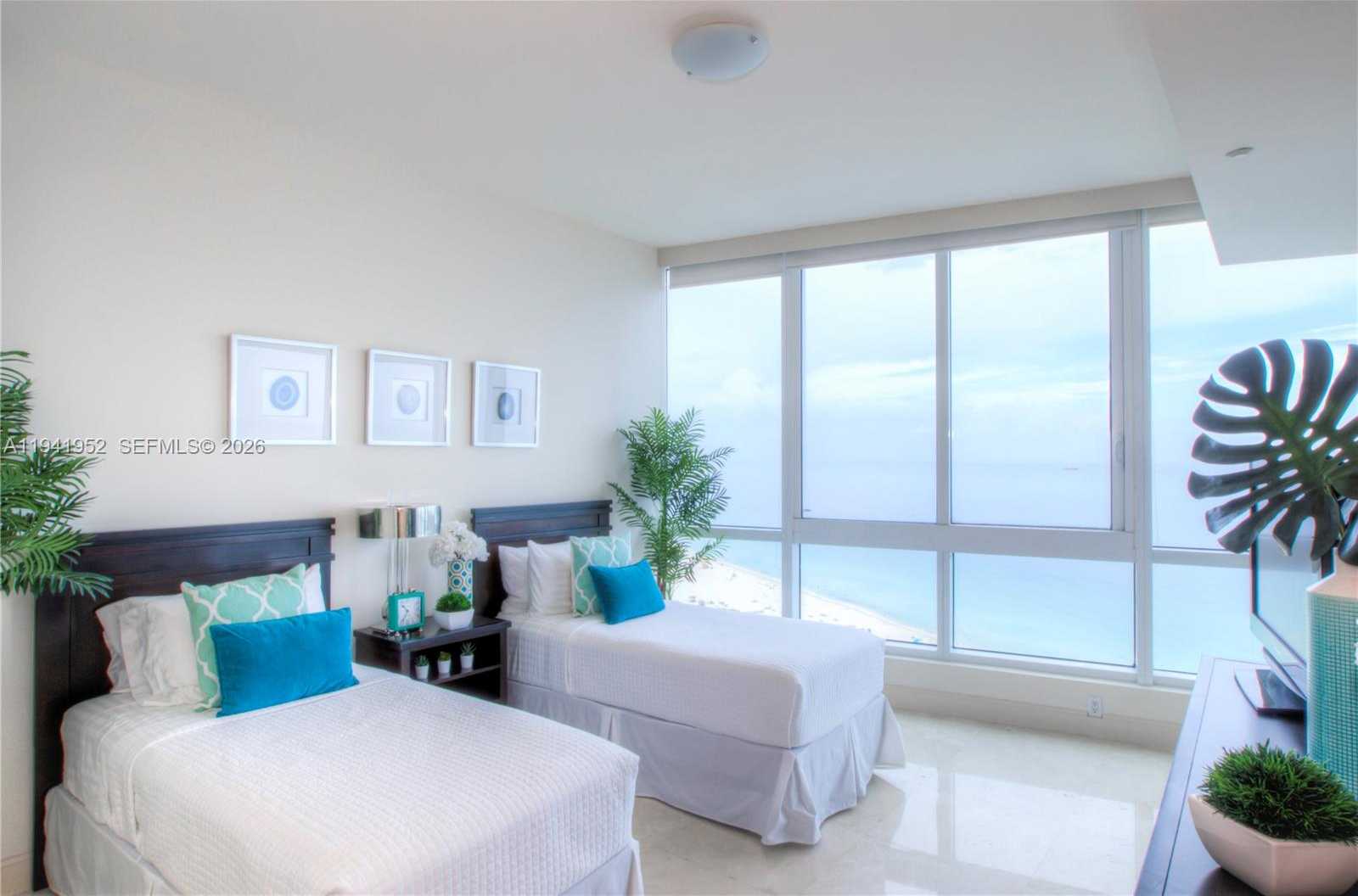 Small Image of 100 SOUTH POINTE DR #2507, Miami Beach Number 11