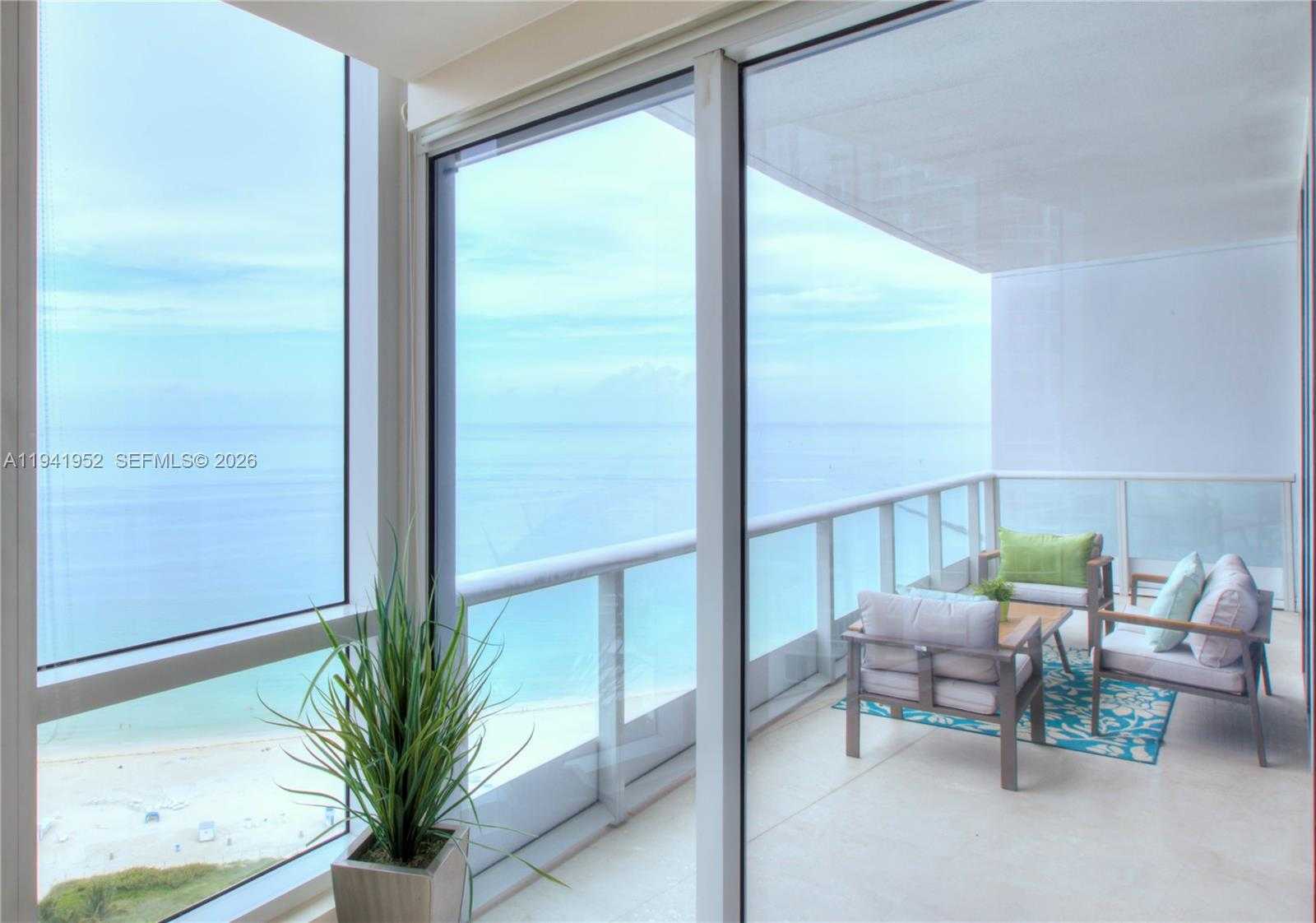 Small Image of 100 SOUTH POINTE DR #2507, Miami Beach Number 3