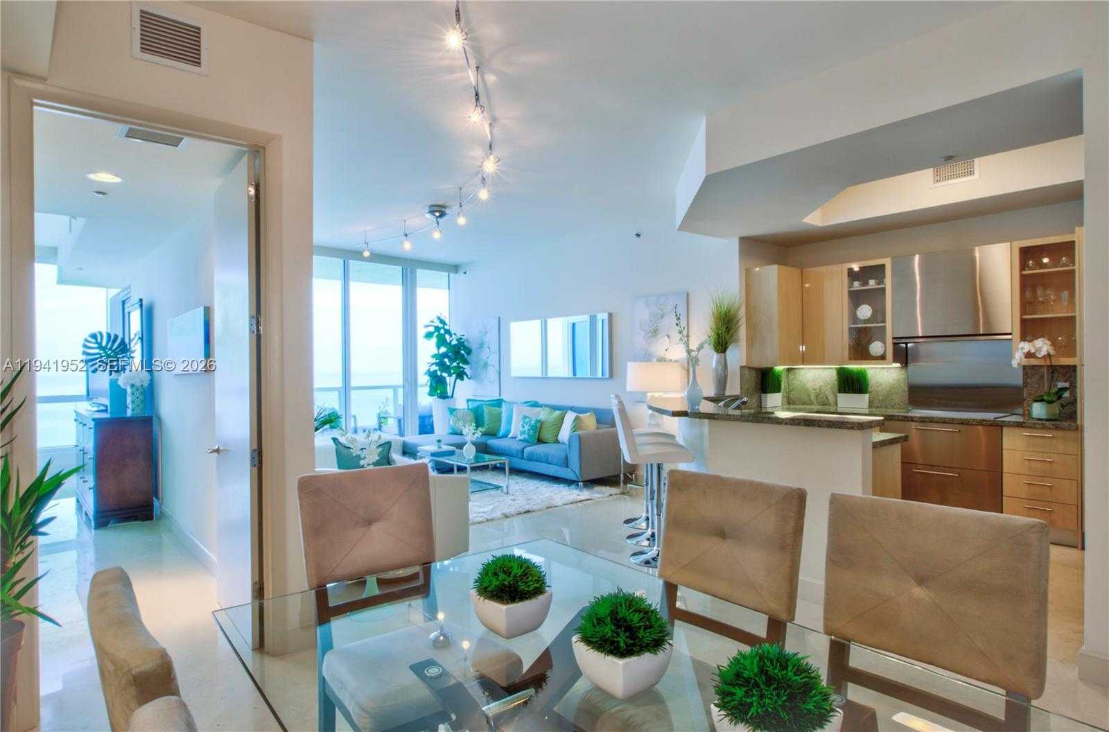 Small Image of 100 SOUTH POINTE DR #2507, Miami Beach Number 4