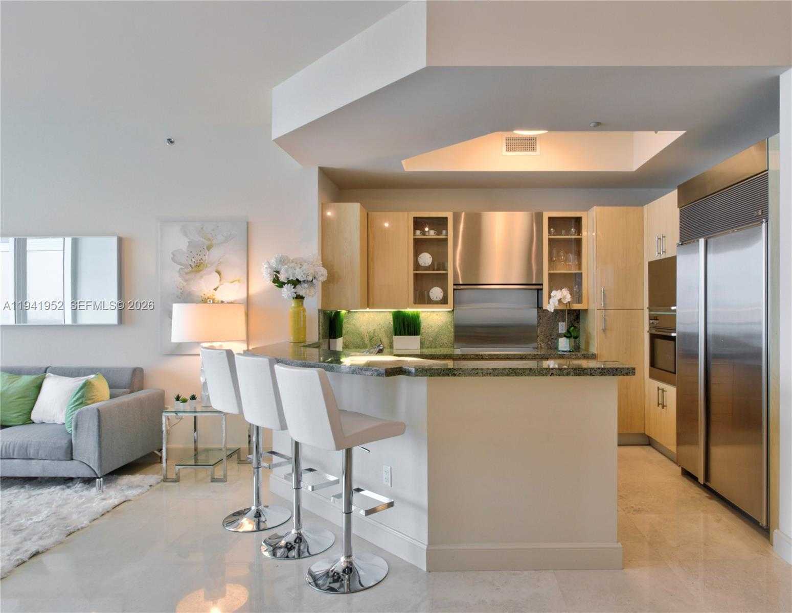 Small Image of 100 SOUTH POINTE DR #2507, Miami Beach Number 5