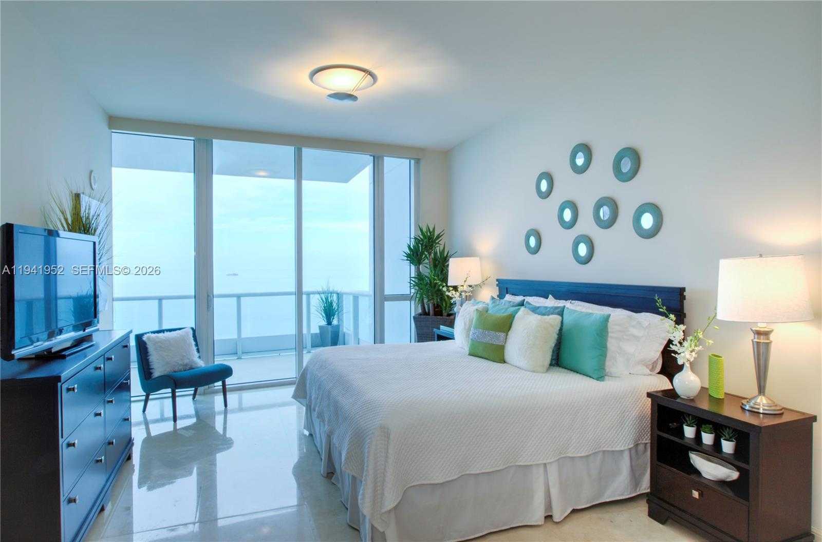 Small Image of 100 SOUTH POINTE DR #2507, Miami Beach Number 6