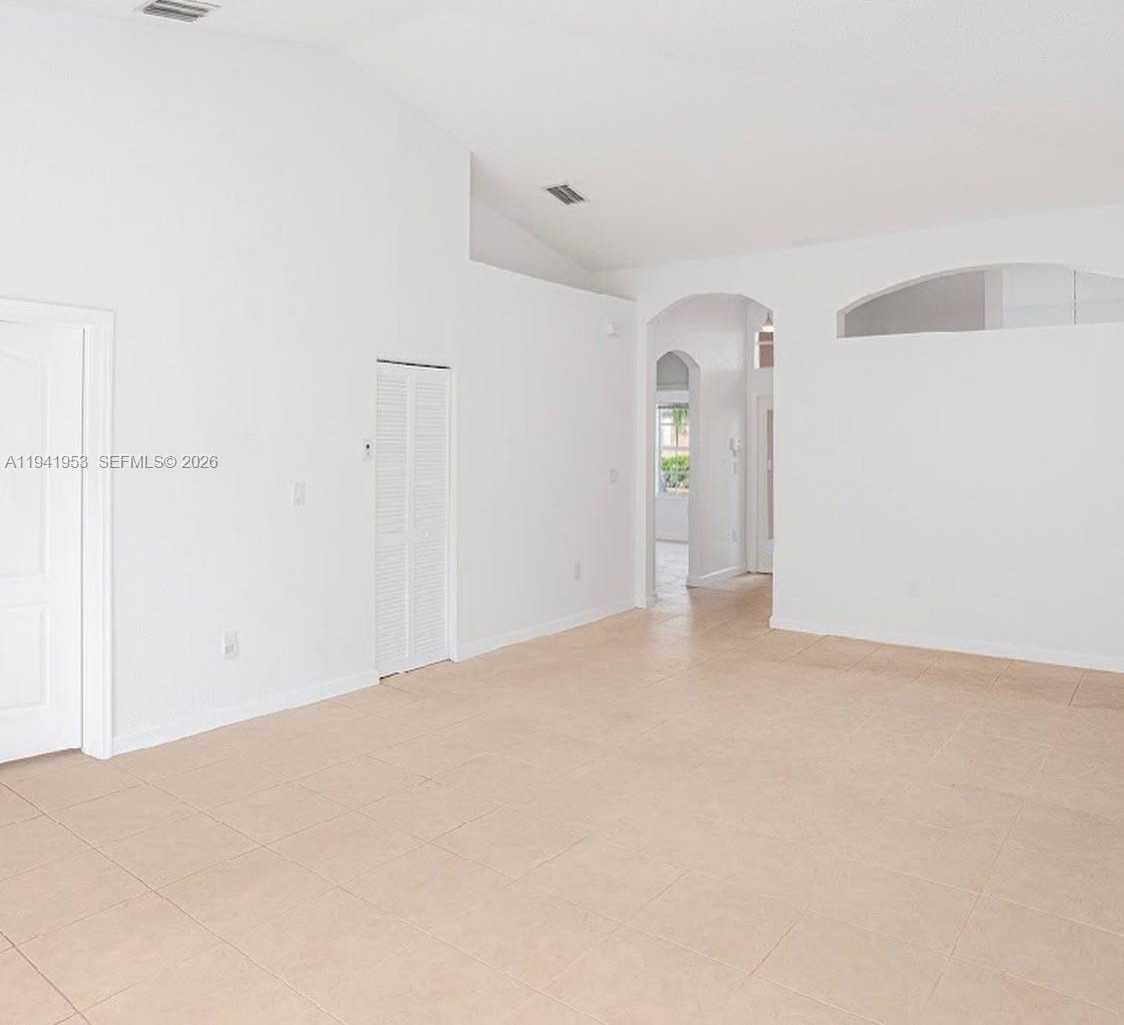 Small Image of 16222 SOUTH WEST 102ND TER, Miami Number 5