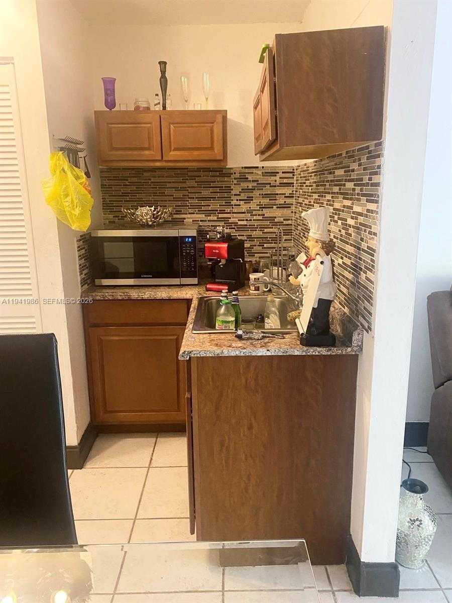 Small Image of 4872 SOUTH WEST 140TH AVE #1, Miami Number 3