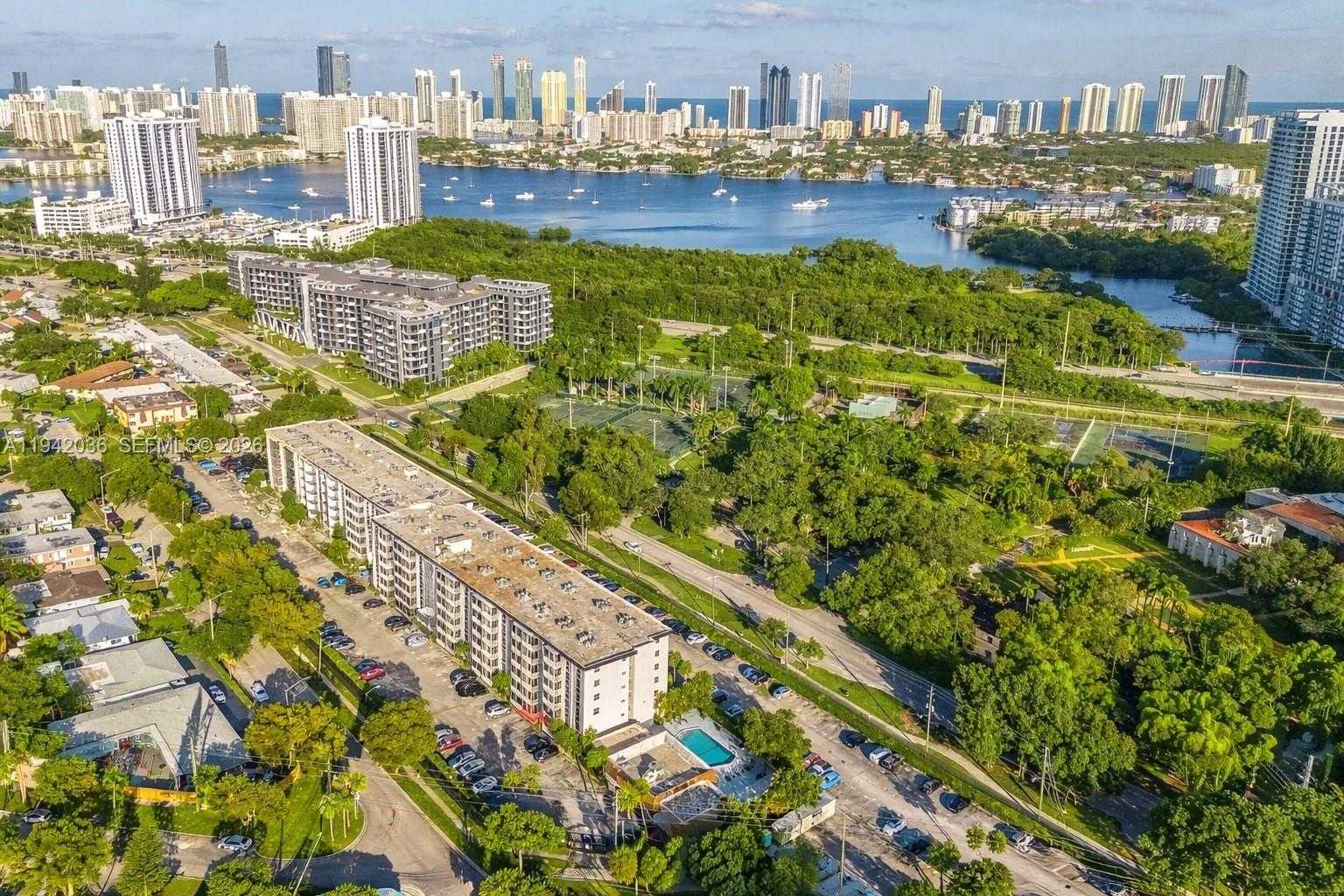 Small Image of 16950 WEST DIXIE HWY #330, North Miami Beach Number 11