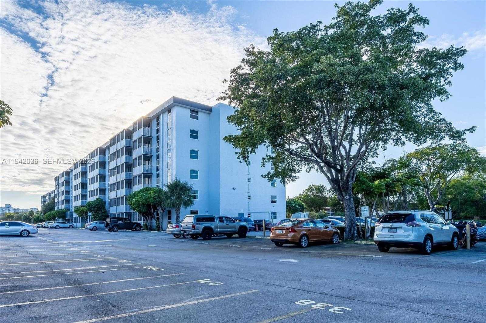Small Image of 16950 WEST DIXIE HWY #330, North Miami Beach Number 13