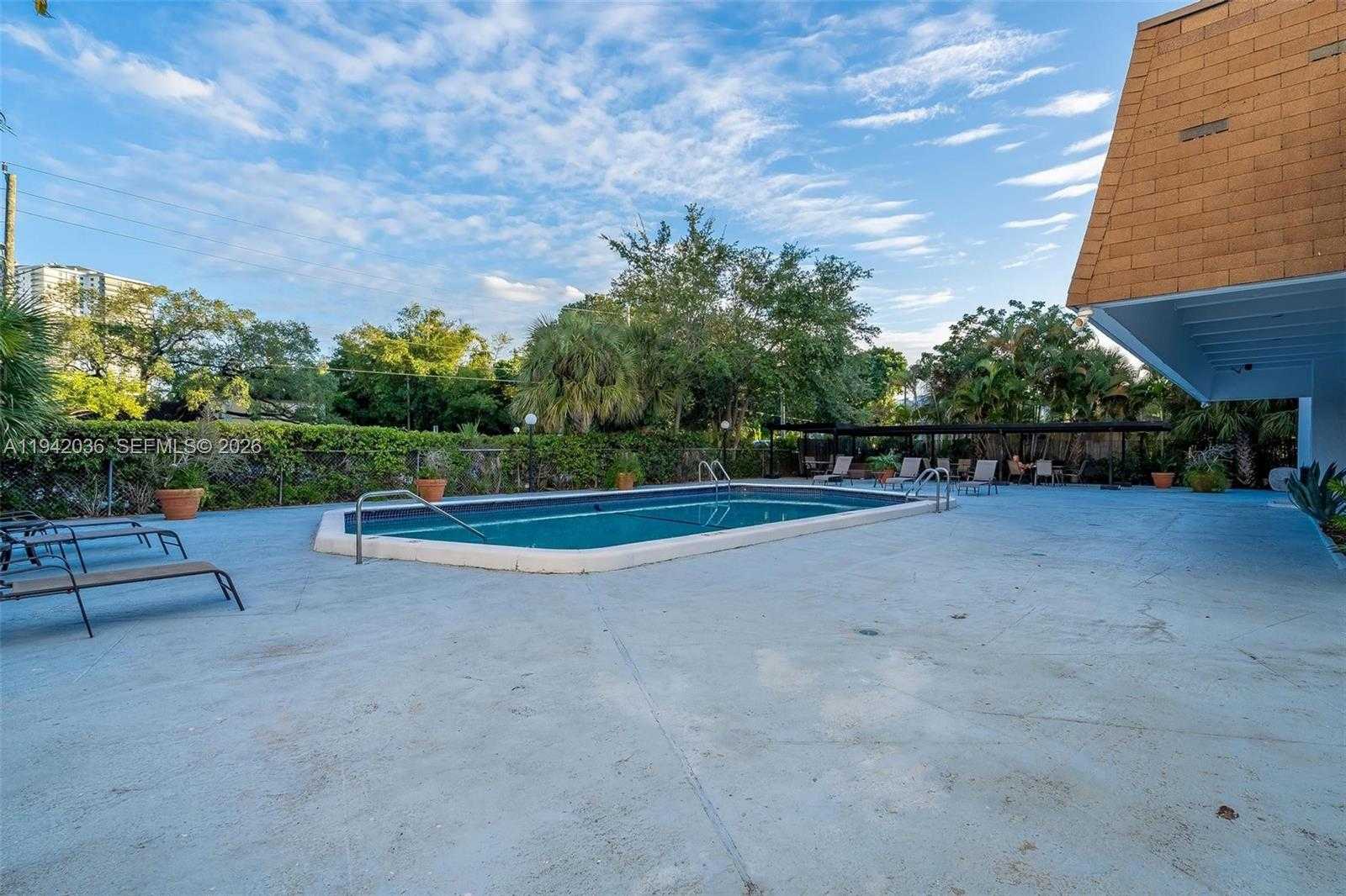 Small Image of 16950 WEST DIXIE HWY #330, North Miami Beach Number 14