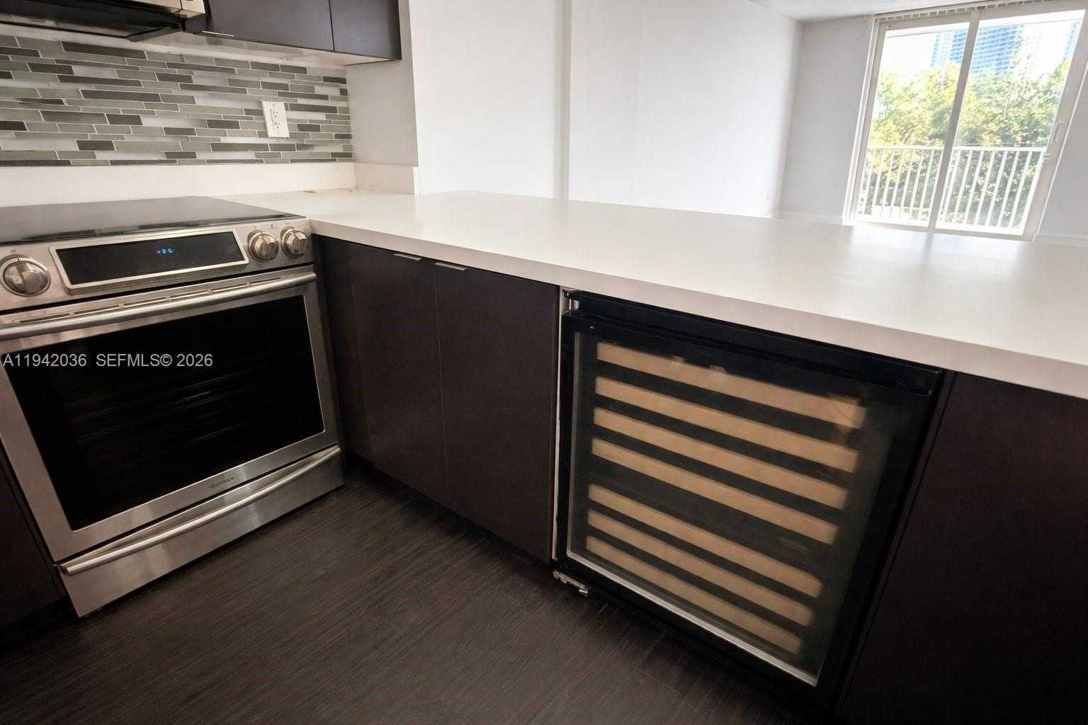 Small Image of 16950 WEST DIXIE HWY #330, North Miami Beach Number 4