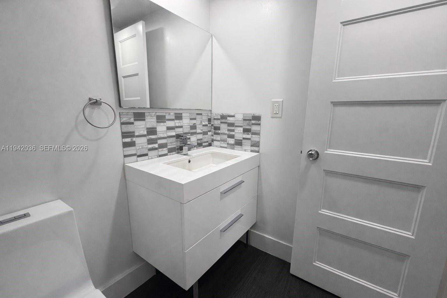 Small Image of 16950 WEST DIXIE HWY #330, North Miami Beach Number 7