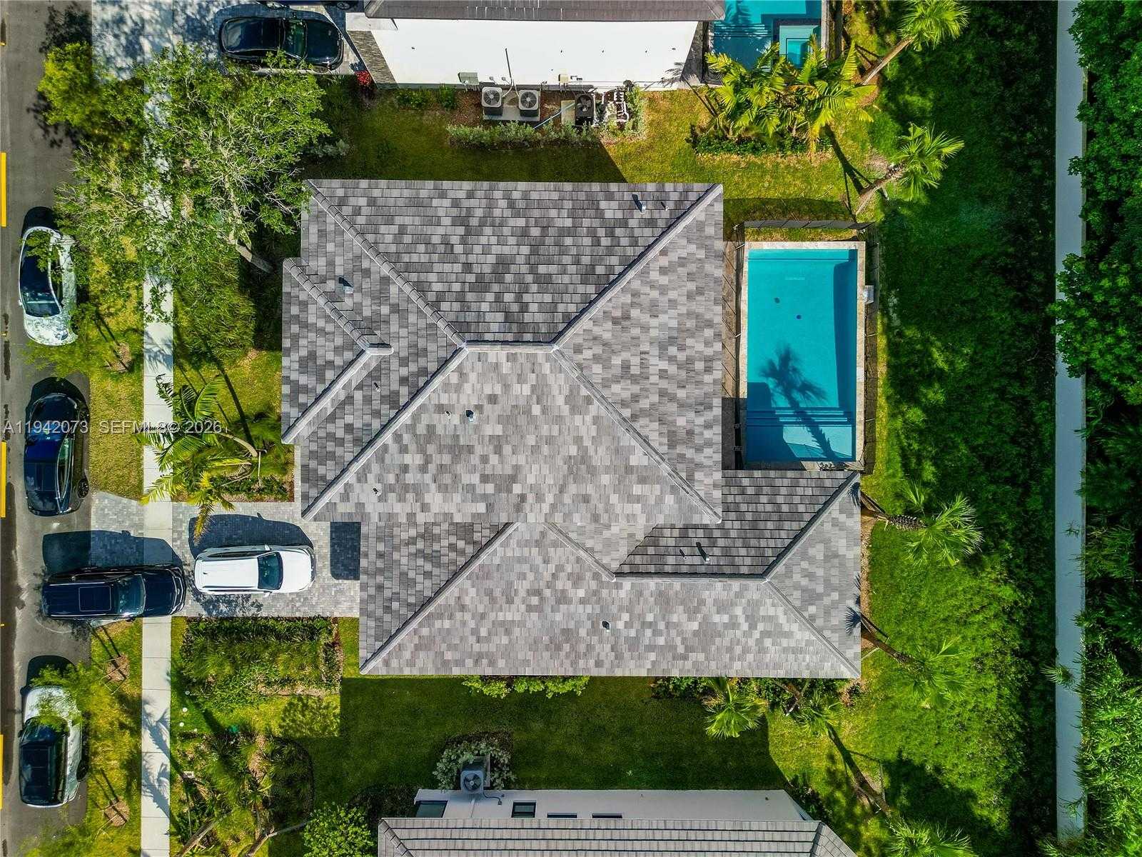 Small Image of 12190 RHINO OAKS DR, Davie Number 1