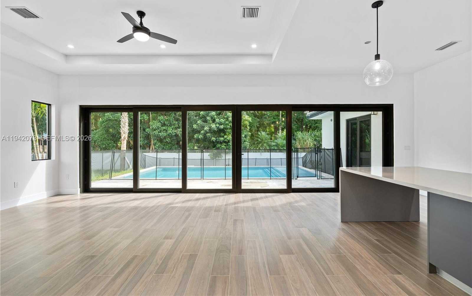 Small Image of 12190 RHINO OAKS DR, Davie Number 8