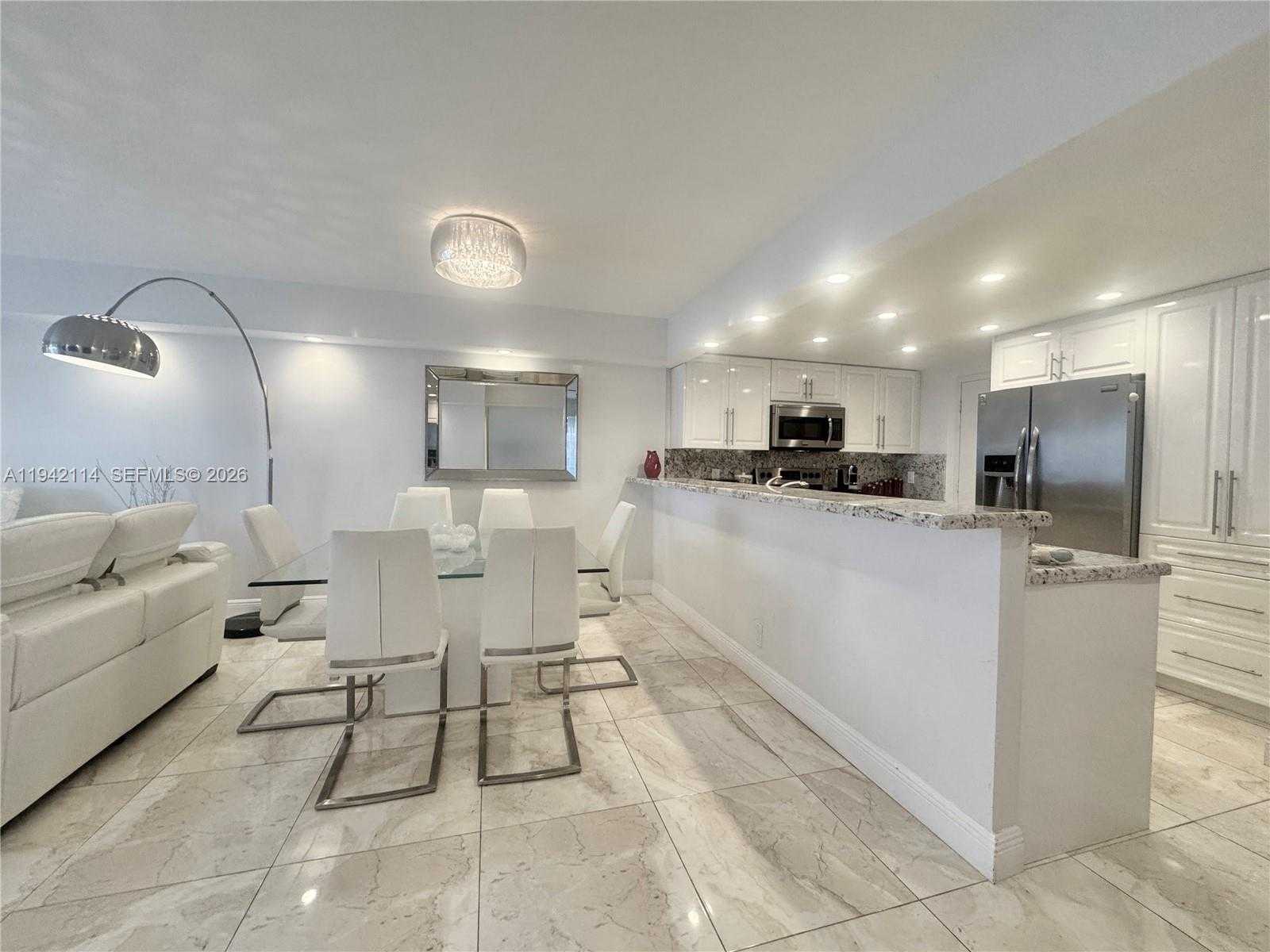 Small Image of 3800 SOUTH OCEAN DR #519, Hollywood Number 9