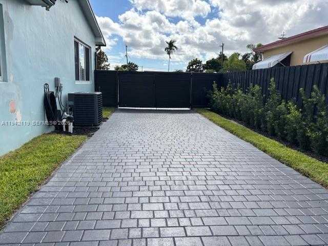 Small Image of 9315 SOUTH WEST 44TH ST #9315, Miami Number 17