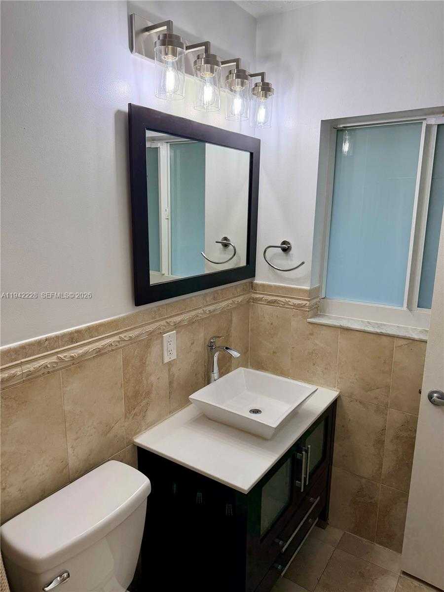 Small Image of 814 CAPRI ST, Coral Gables Number 14