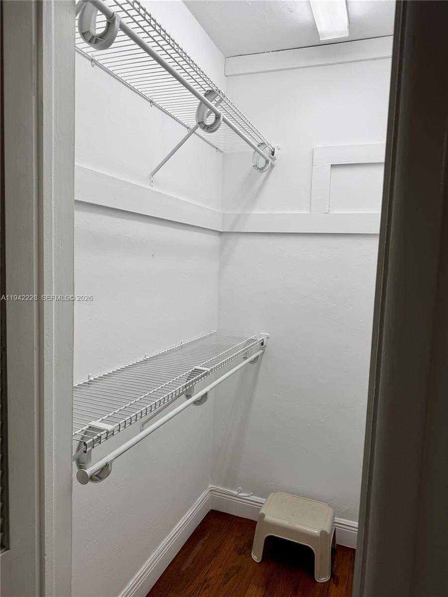 Small Image of 814 CAPRI ST, Coral Gables Number 16