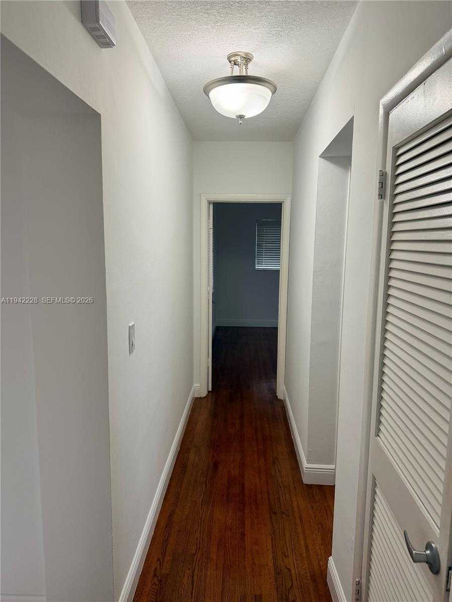 Small Image of 814 CAPRI ST, Coral Gables Number 19